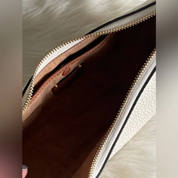 CC439 - Coach Luna Shoulder Bag - Picture 11 of 13